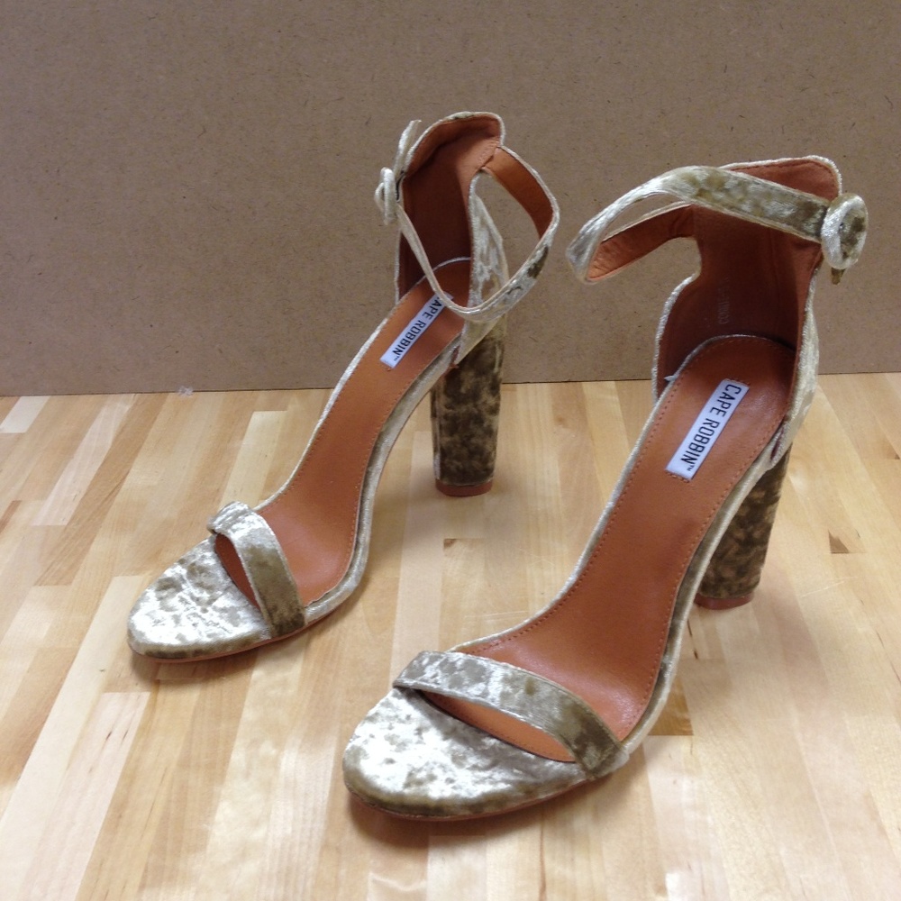 NWT Cape Robbin Velvet Open Toe Heel Sandal